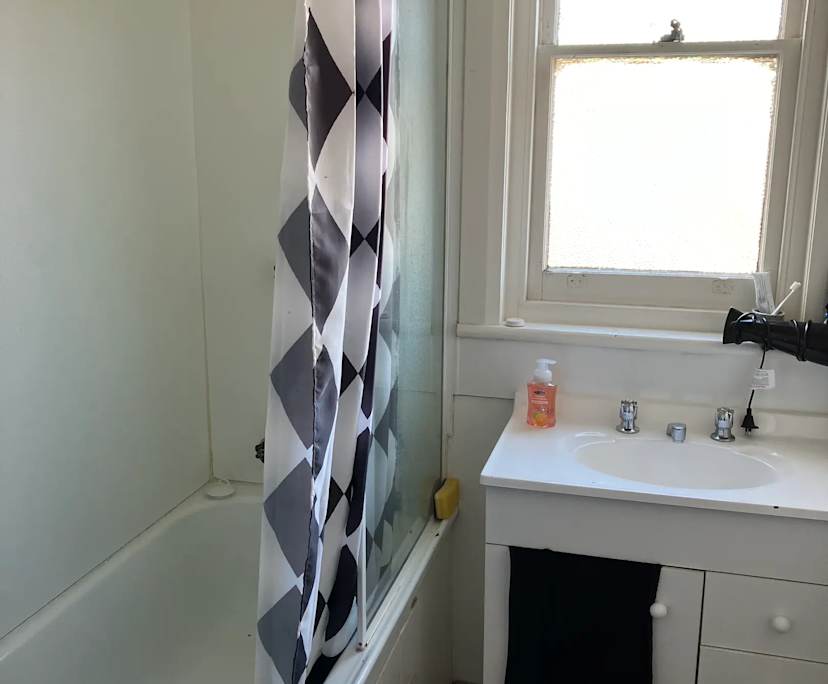 $230, Share-house, 2 bathrooms, West Hobart TAS 7000