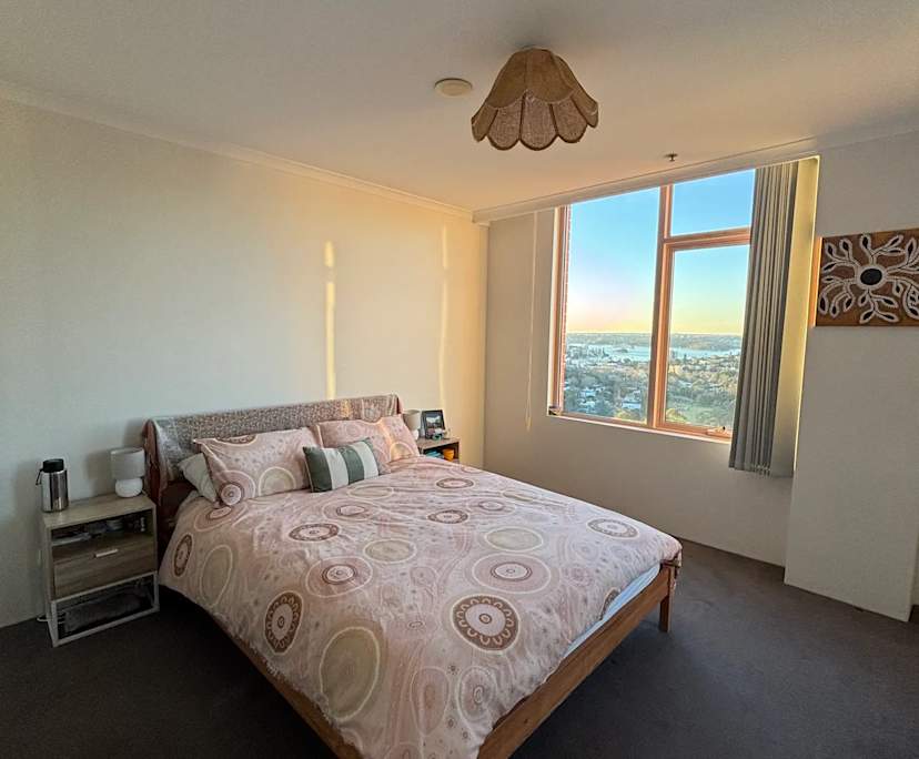 Furnished room with ensuite in a flatshare