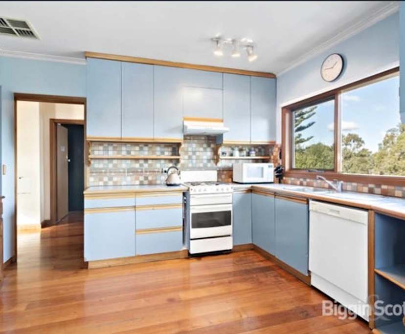 Room in a share house