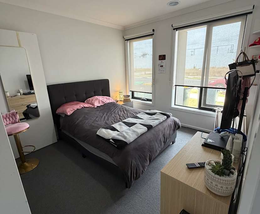 Furnished room in a share house