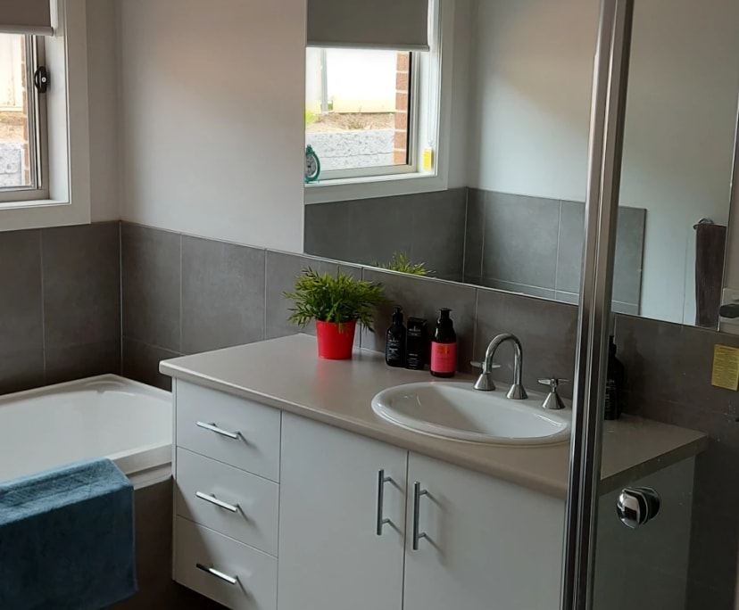 Room for Rent in Drouin, VIC 210, Furnished, Own