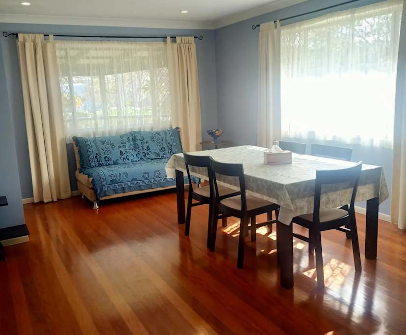 $330, Share-house, 3 bathrooms, Holland Park QLD 4121