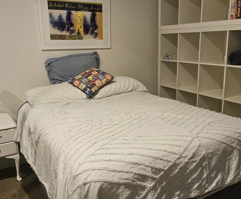 Furnished room in a flatshare
