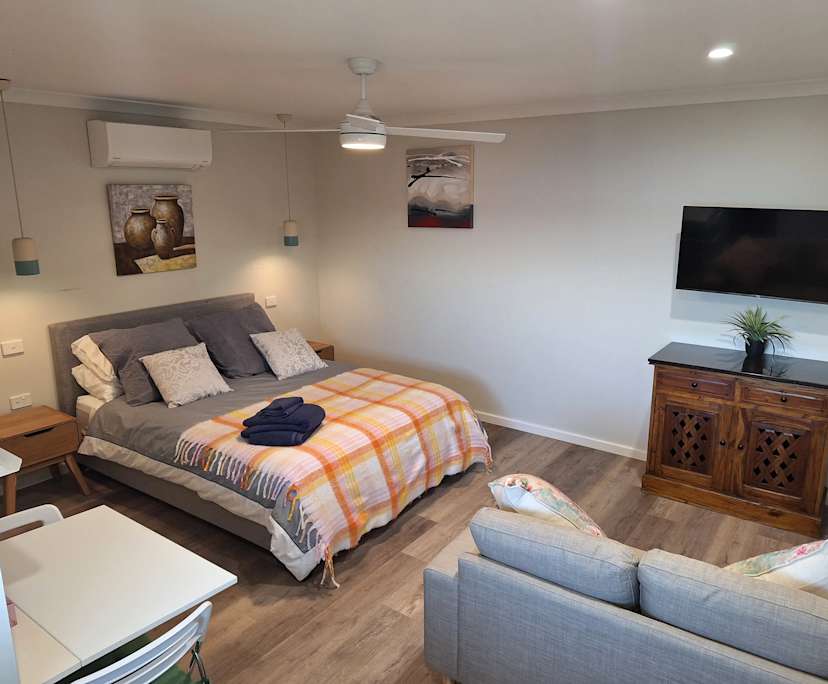 Furnished room studio flat for rent