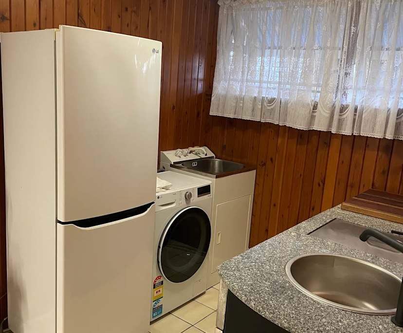 $400, Whole-property, 1 bathroom, Wavell Heights QLD 4012