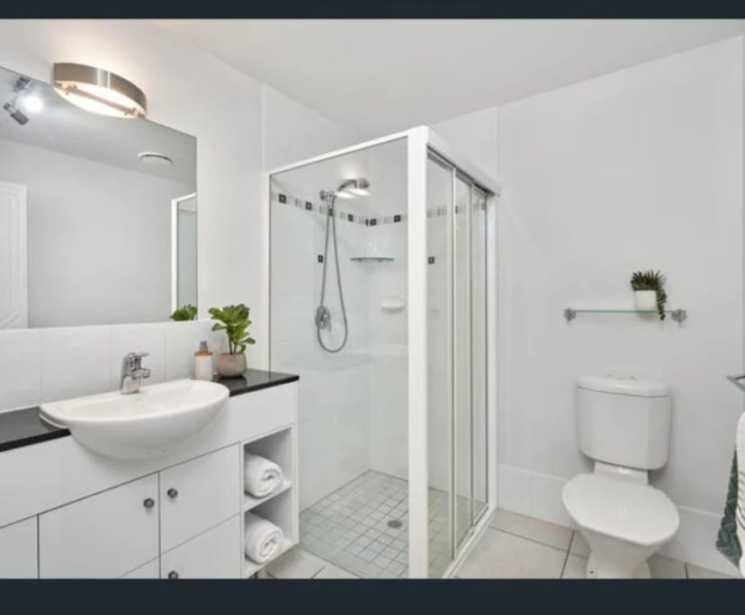 Room for Rent in Cairns City, Cairns 350, Furnish...