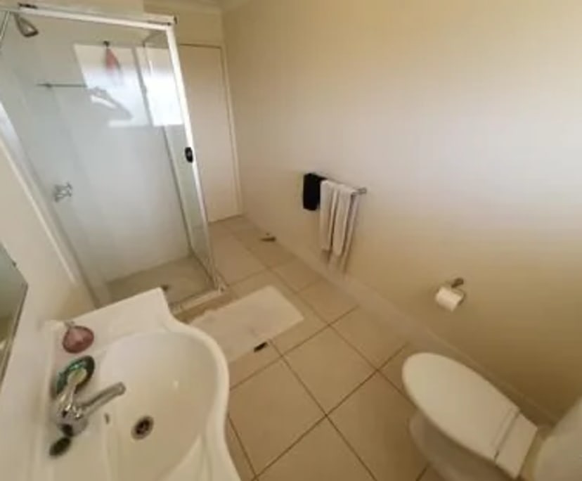 $295, Share-house, 3 bathrooms, Banora Point NSW 2486