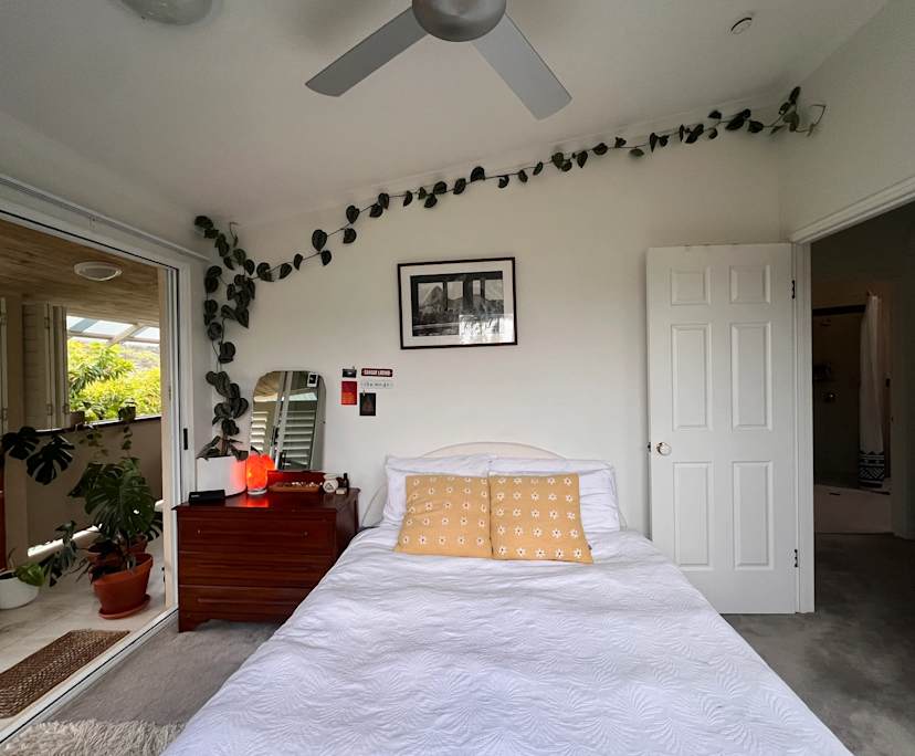 Furnished room in a share house