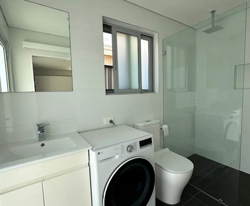 $350, Studio, 1 bathroom, Bankstown NSW 2200
