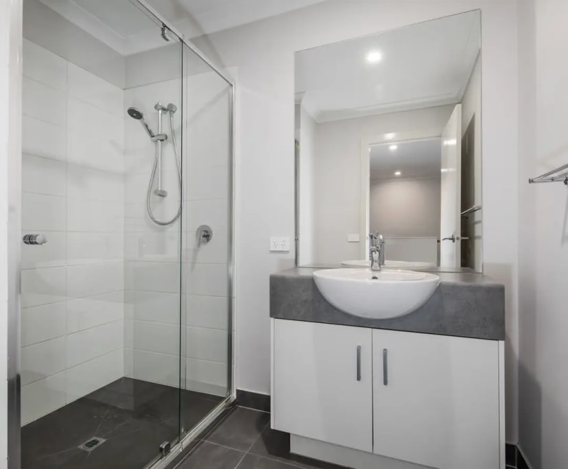$220, Share-house, 3 bathrooms, Donnybrook VIC 3064
