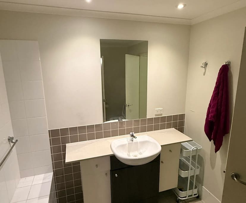 $750, Flatshare, 3 bathrooms, Teneriffe QLD 4005