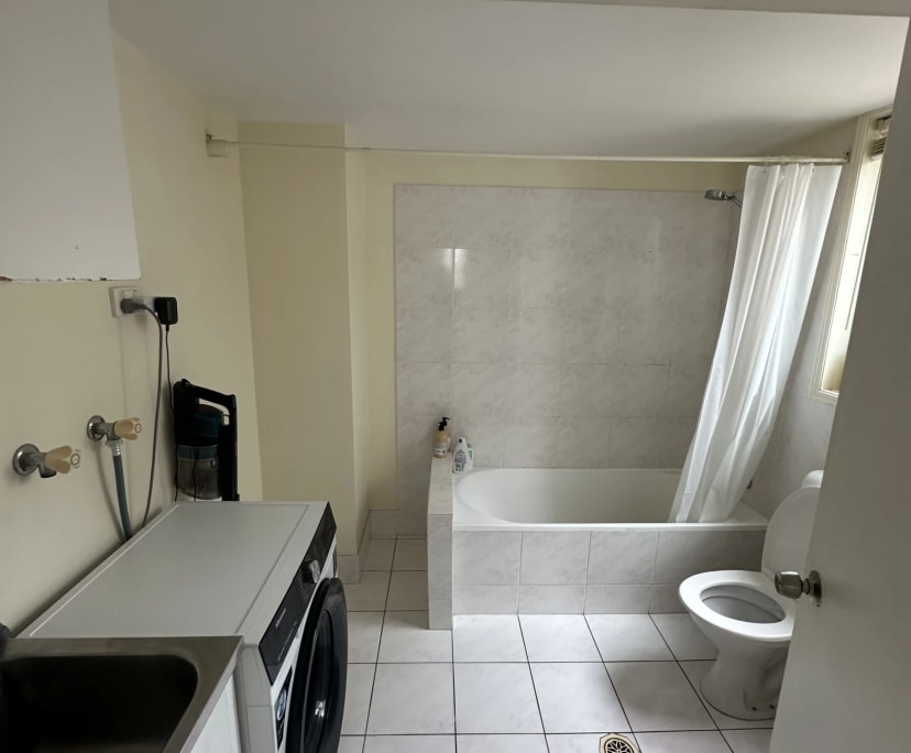 $350, Flatshare, 3 bathrooms, Miami QLD 4220