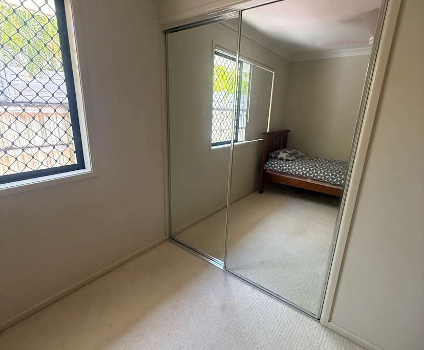 Room in a share house