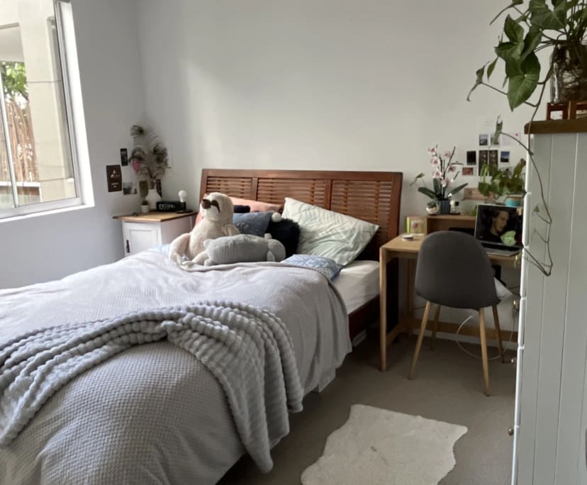 Furnished room with ensuite in a flatshare