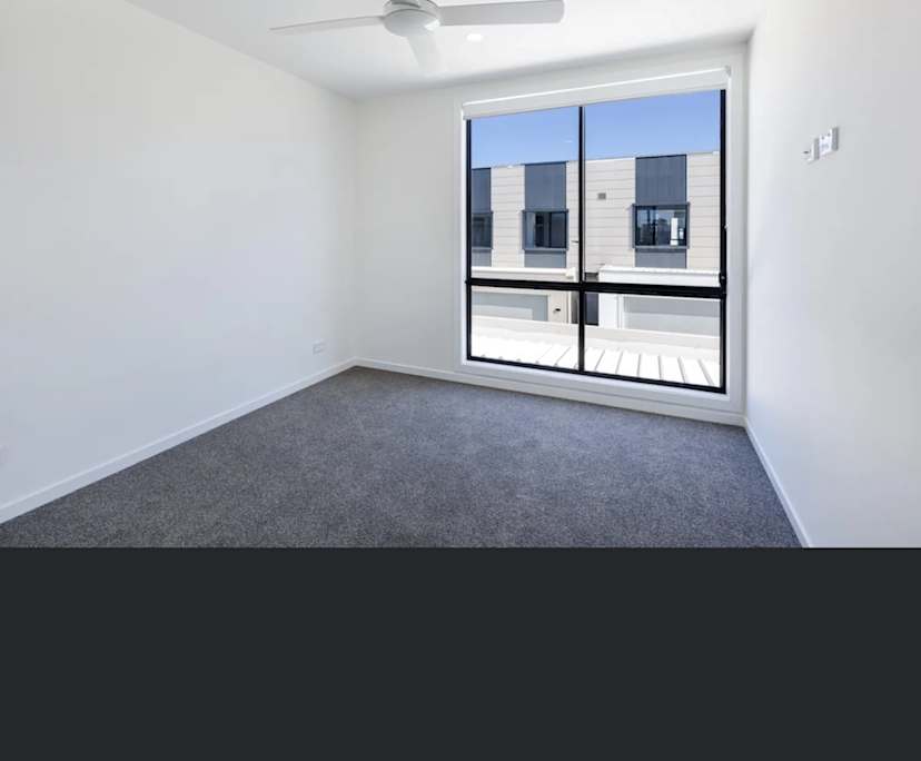 $970, Whole-property, 3 bathrooms, Hope Island QLD 4212