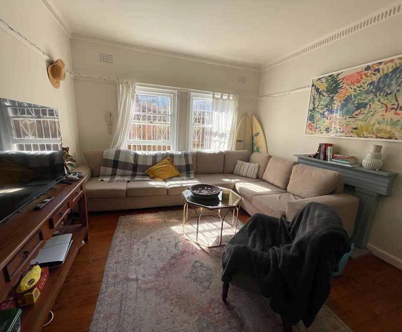 Furnished room in a flatshare