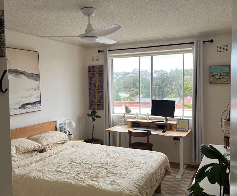 Furnished room in a flatshare