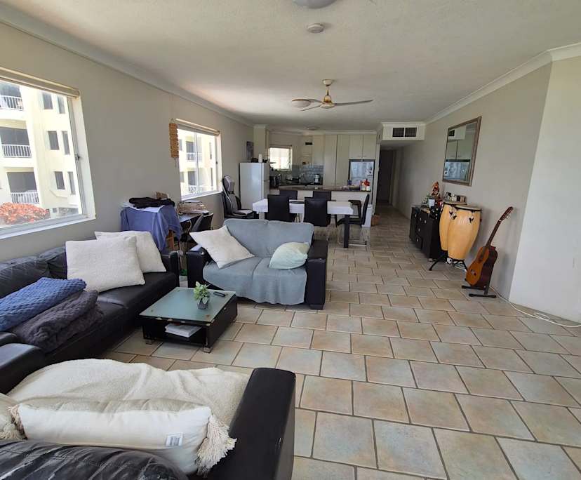 $275, Flatshare, 3 bathrooms, Surfers Paradise QLD 4217