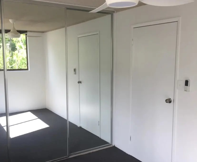 $350, Flatshare, 2 bathrooms, Main Beach QLD 4217