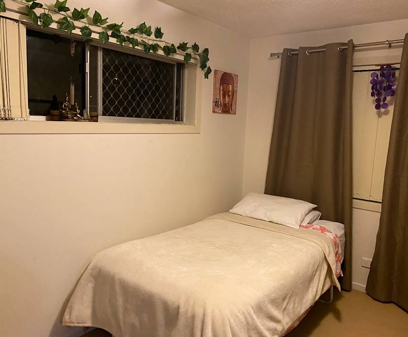 Furnished room in a flatshare