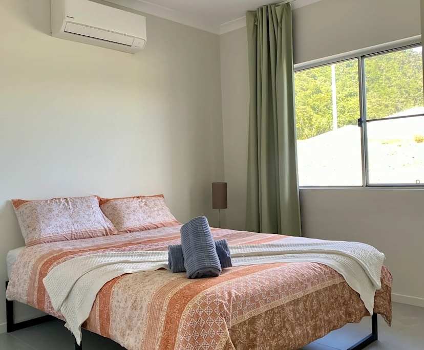 $330, Share-house, 3 bathrooms, Cannonvale QLD 4802