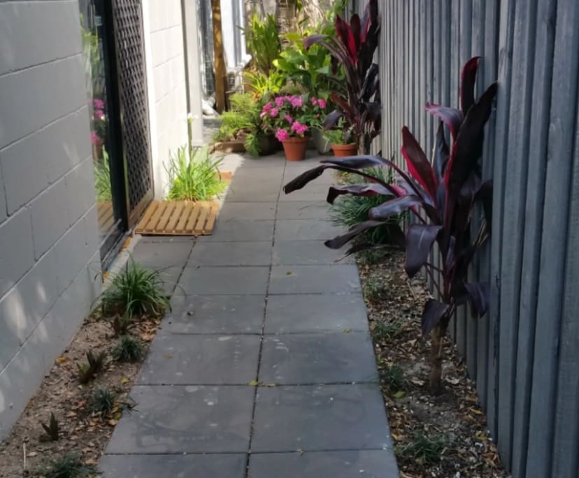 $400, Flatshare, 1 bathroom, Benowa QLD 4217