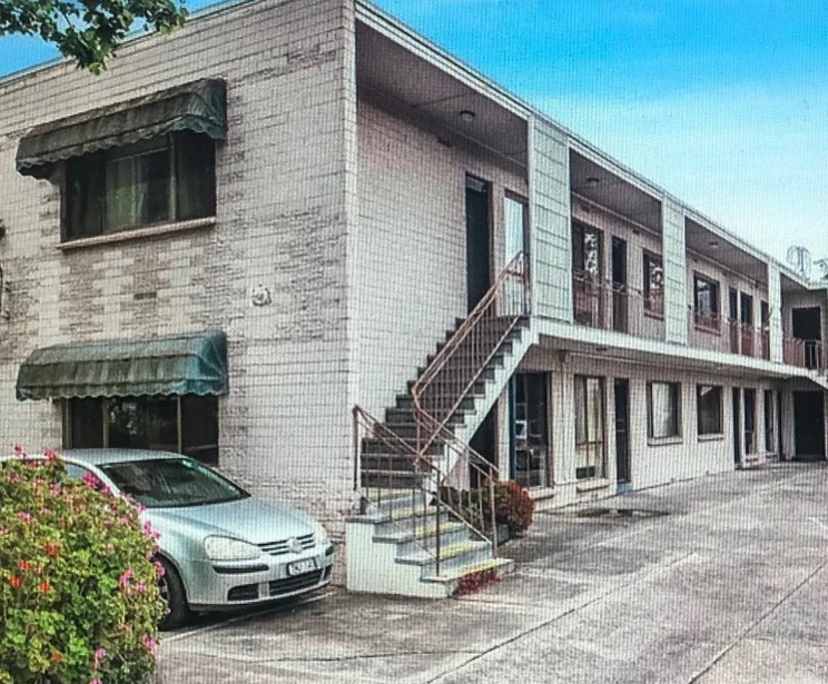 Unfurnished room in a flatshare