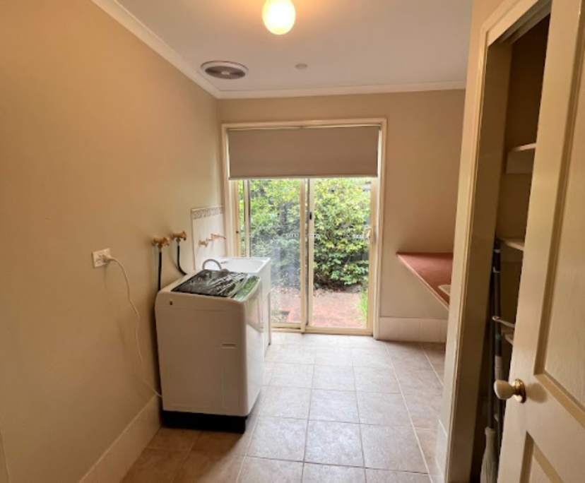 $200, Share-house, 6 bathrooms, Burnside VIC 3023