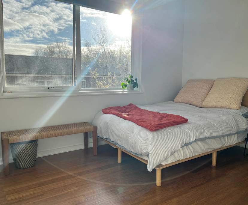 Furnished room in a flatshare