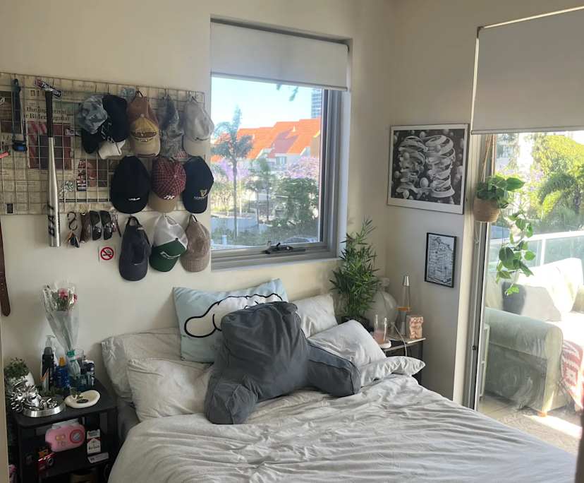 Furnished room in a flatshare