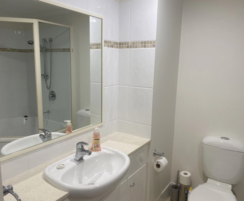 $300, Flatshare, 2 bathrooms, Broadbeach QLD 4218