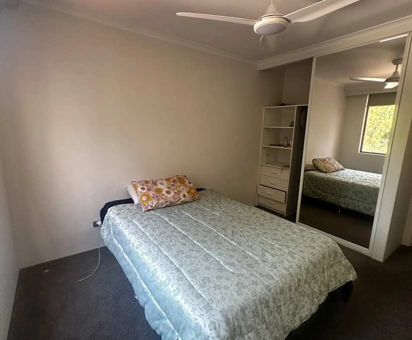 Furnished room in a flatshare