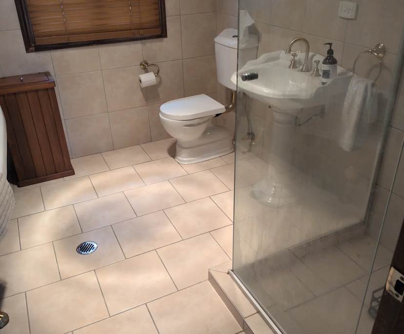 $370, Share-house, 4 bathrooms, Bardon QLD 4065