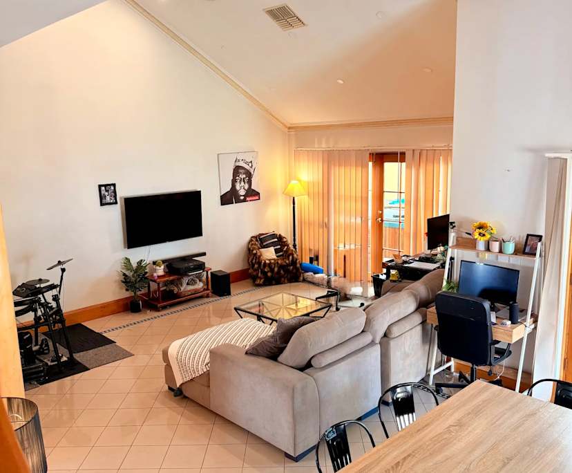 Unfurnished room with own bathroom