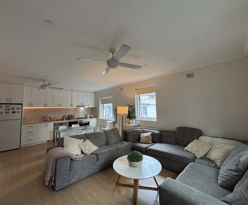 Furnished room in a flatshare