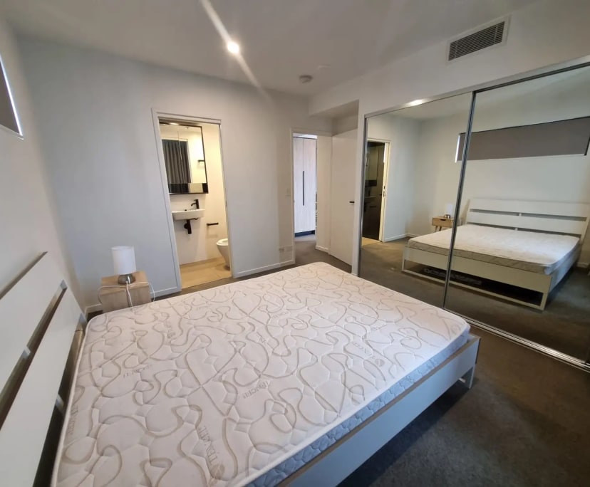 Furnished room with ensuite in a flatshare