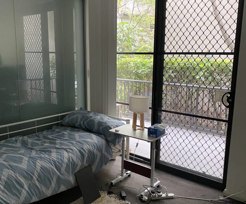 Furnished room with ensuite in a flatshare