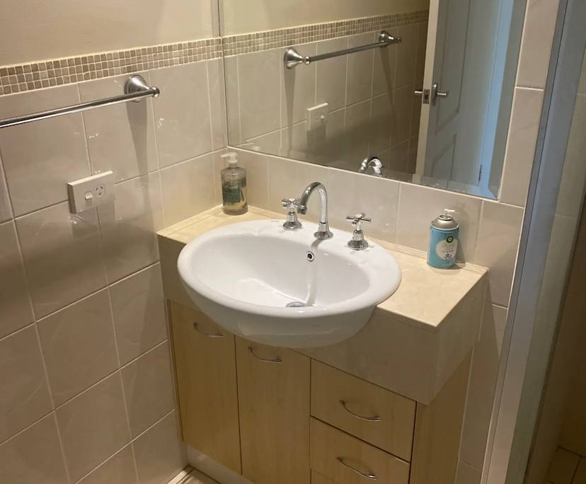 $390, Flatshare, 2 bathrooms, Broadbeach QLD 4218