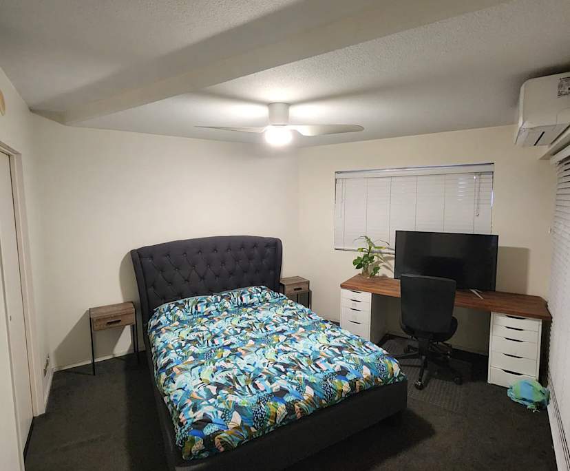 Furnished room with ensuite in a flatshare