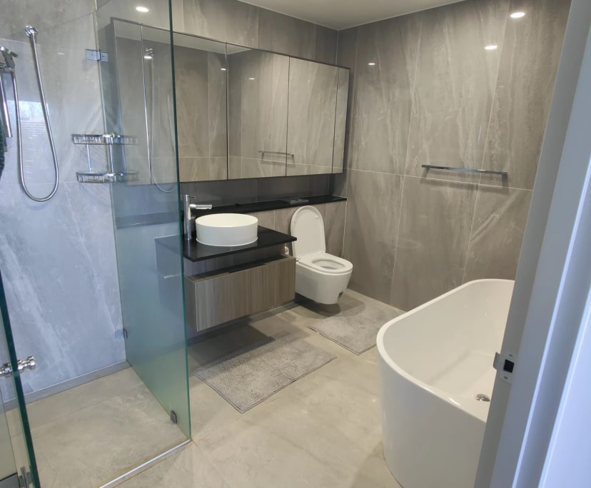 Furnished room with ensuite in a flatshare