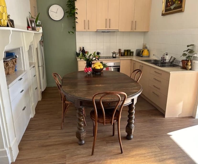 Room in a share house