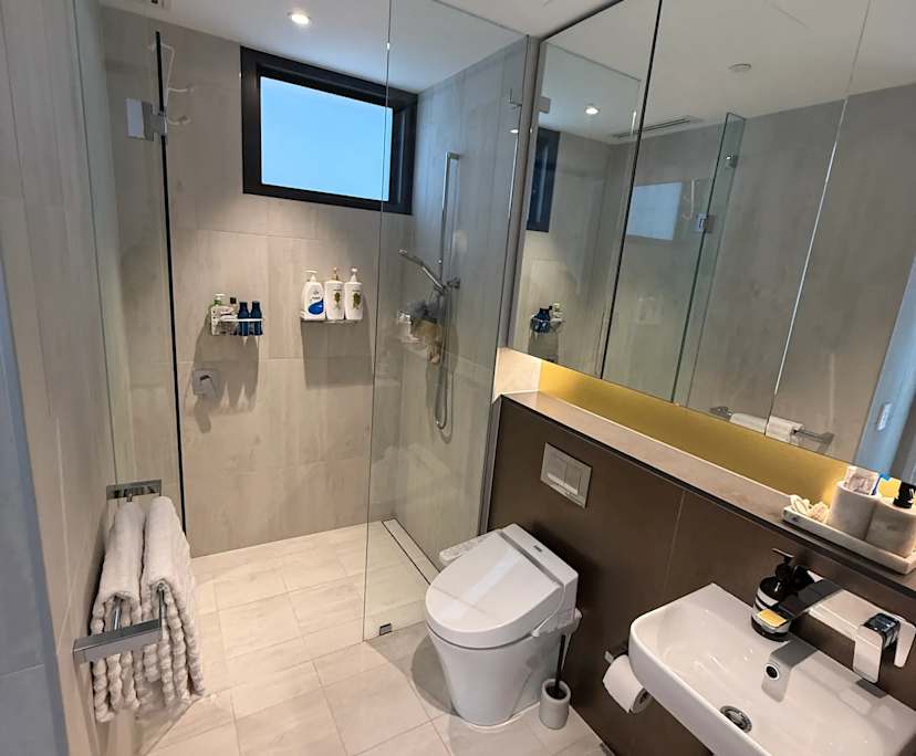 Whole property with 1 room for rent