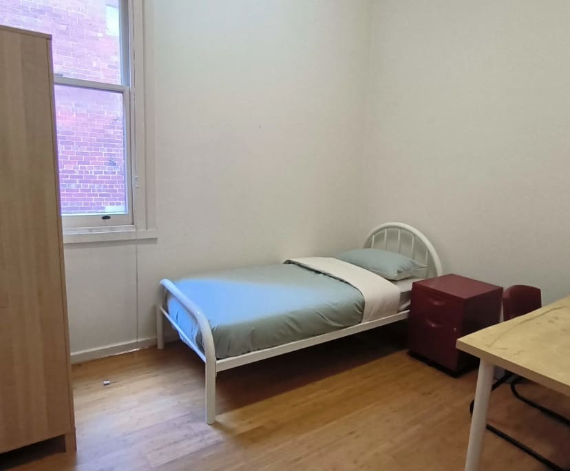 Furnished room in a flatshare