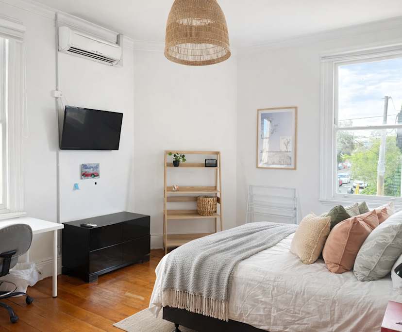 $1,050, Whole-property, 3 bathrooms, St Kilda VIC 3182