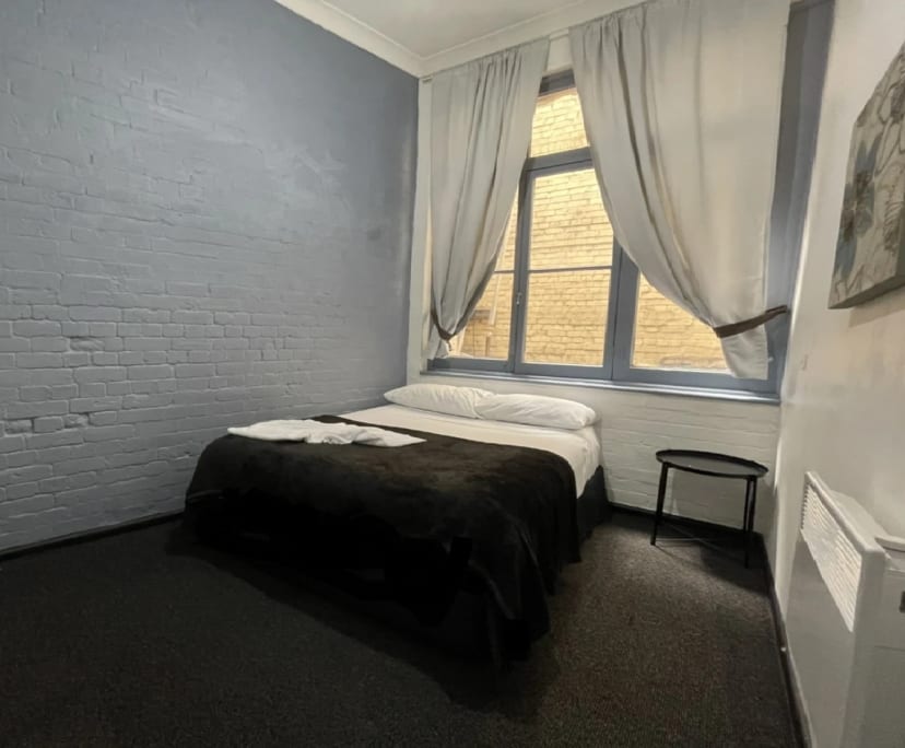 Furnished room in a flatshare
