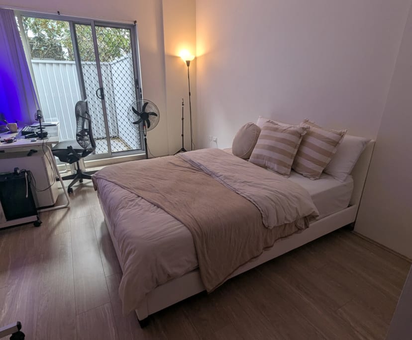 Furnished room with ensuite in a flatshare