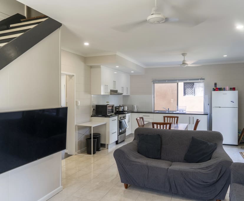 Room for Rent in Mooroobool, Cairns 300, Furnishe...
