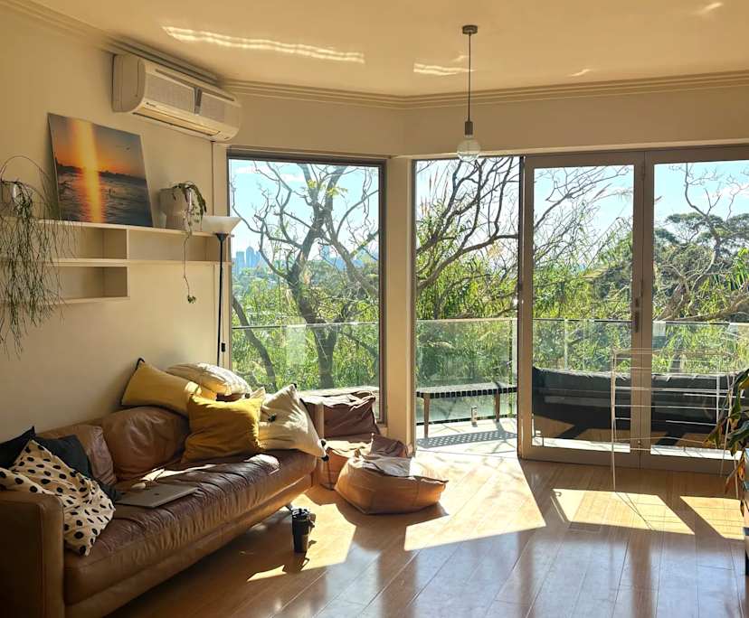 Furnished room with ensuite in a flatshare