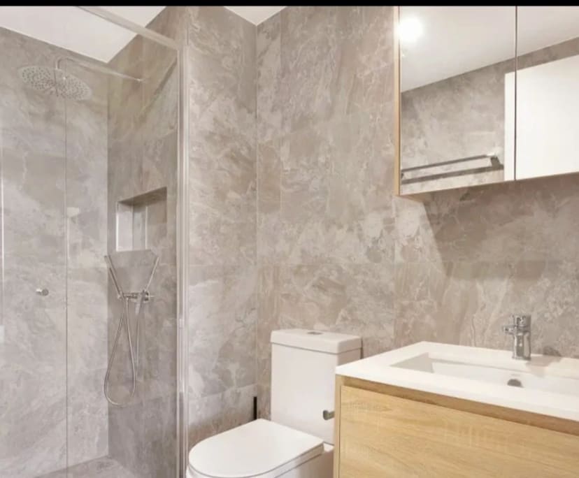 Furnished room in a flatshare