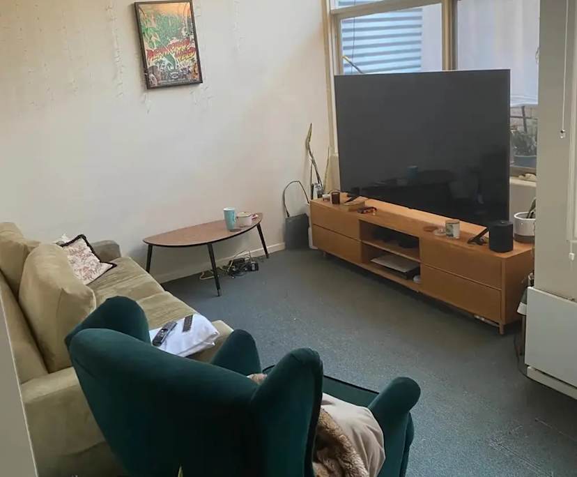 Unfurnished room with ensuite in a flatshare